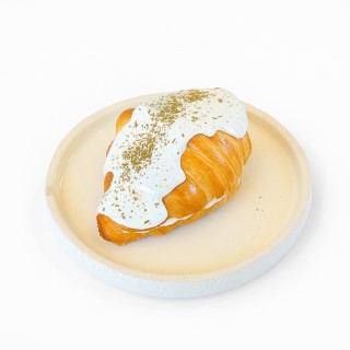 Labneh with Zaatar Croissant
